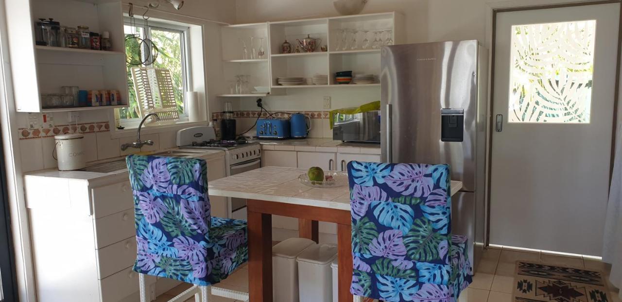 Are Tamareni 2Br Beach Cottage Or River Studio Avarua Habitación foto