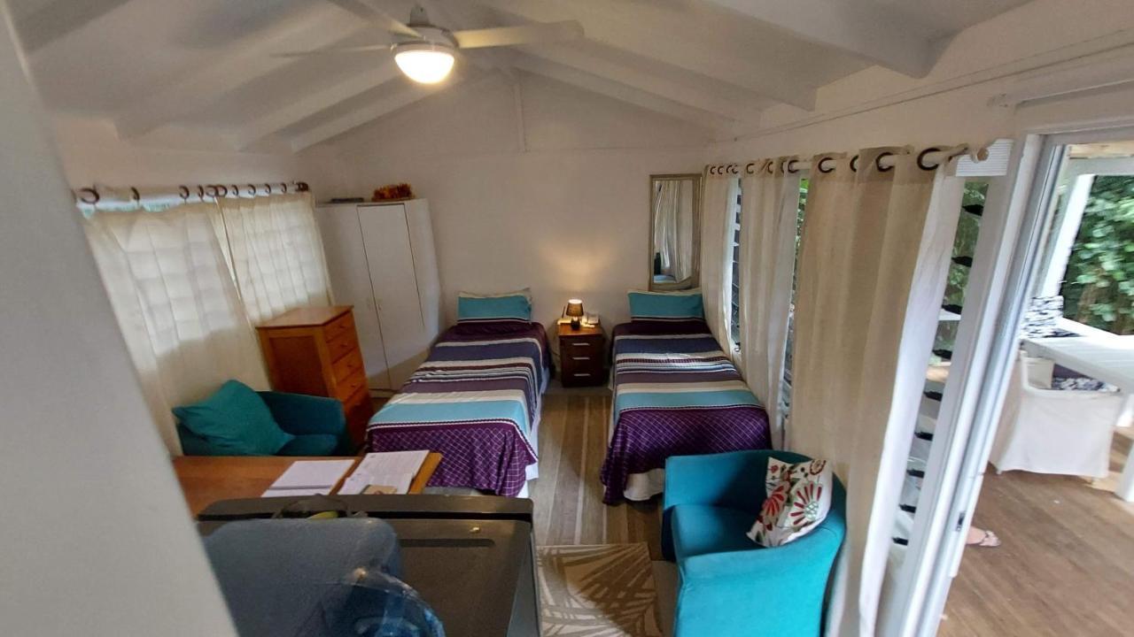 Are Tamareni 2Br Beach Cottage Or River Studio Avarua Habitación foto