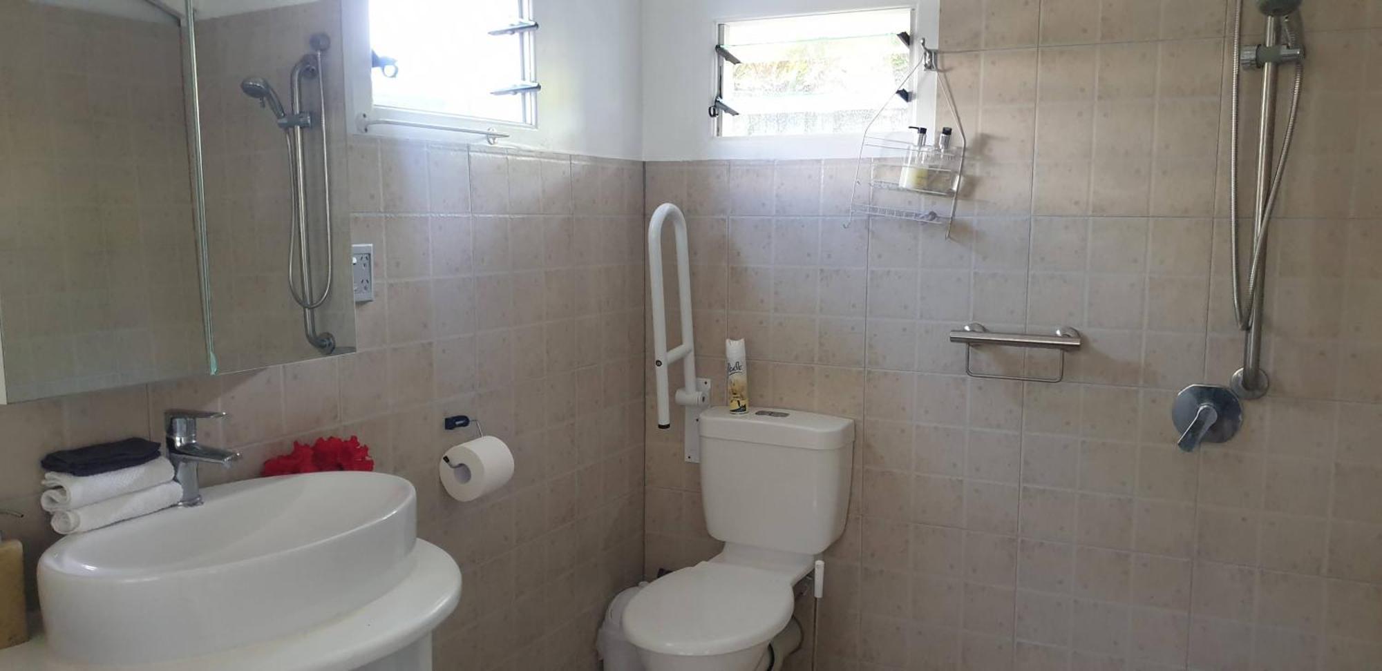 Are Tamareni 2Br Beach Cottage Or River Studio Avarua Habitación foto